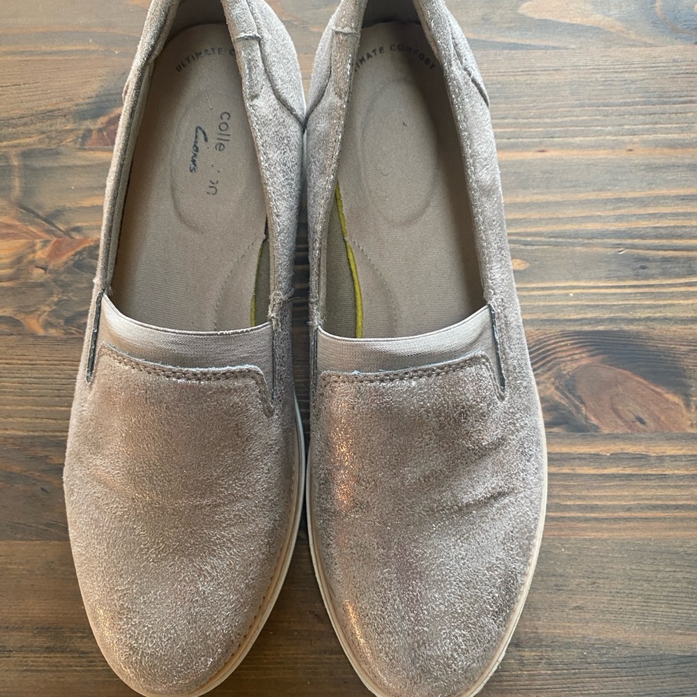 Clarks Women's Metallic/Tan Loafers